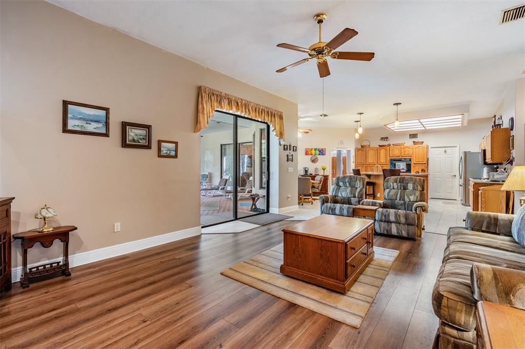 For Sale: $815,000 (4 beds, 3 baths, 2993 Square Feet)