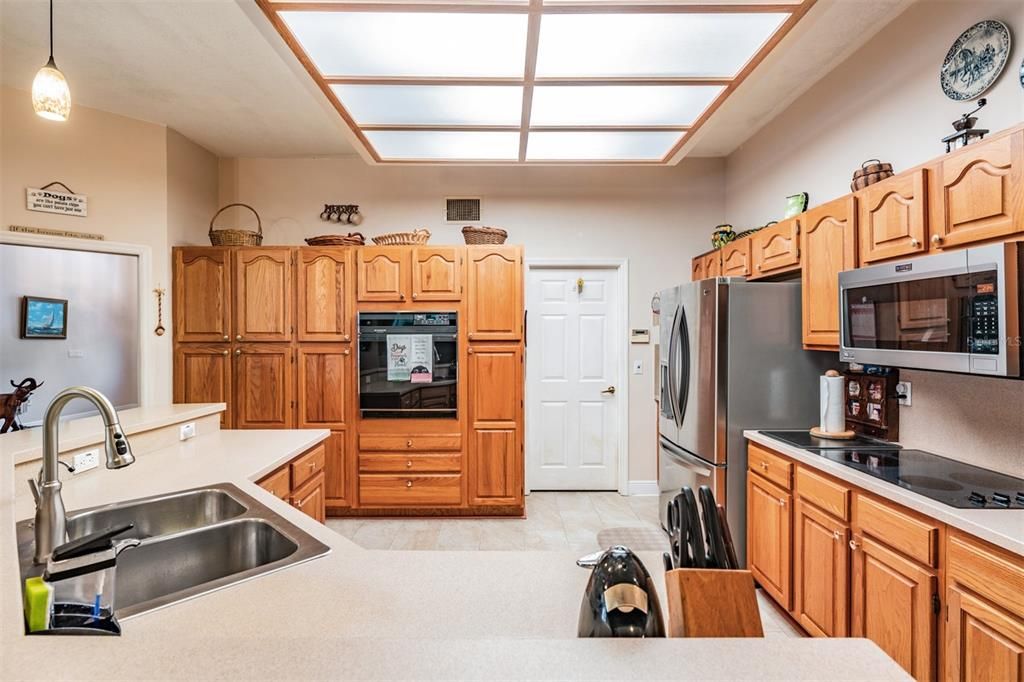 For Sale: $815,000 (4 beds, 3 baths, 2993 Square Feet)