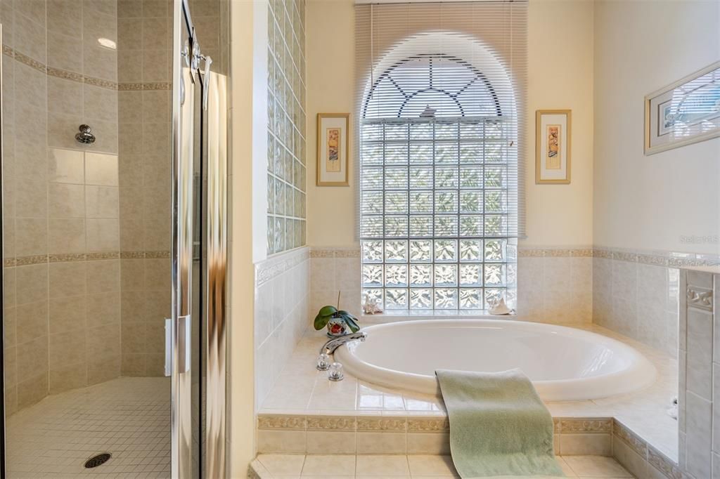 For Sale: $815,000 (4 beds, 3 baths, 2993 Square Feet)