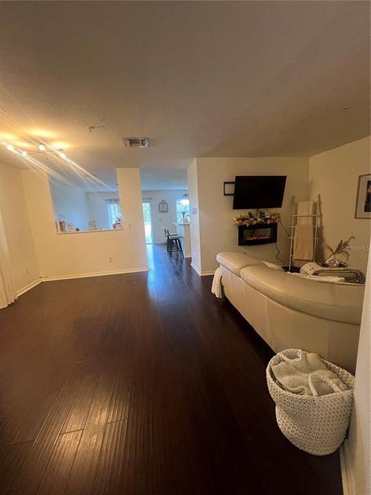 待售: $326,000 (3 贝兹, 2 浴室, 1914 平方英尺)