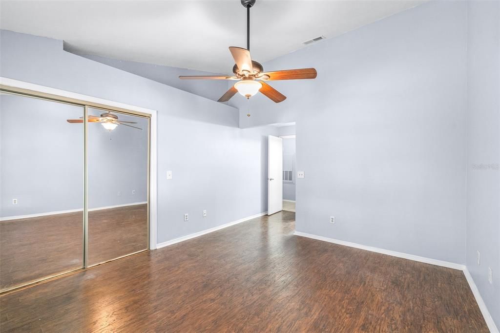 待售: $219,000 (2 贝兹, 2 浴室, 1185 平方英尺)