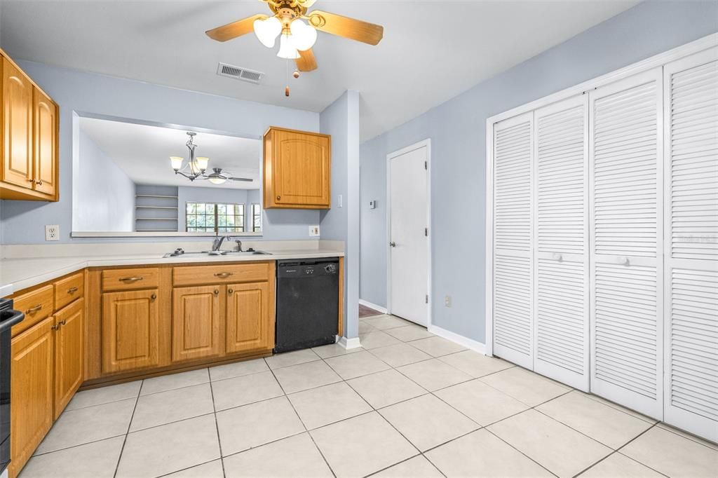 待售: $219,000 (2 贝兹, 2 浴室, 1185 平方英尺)