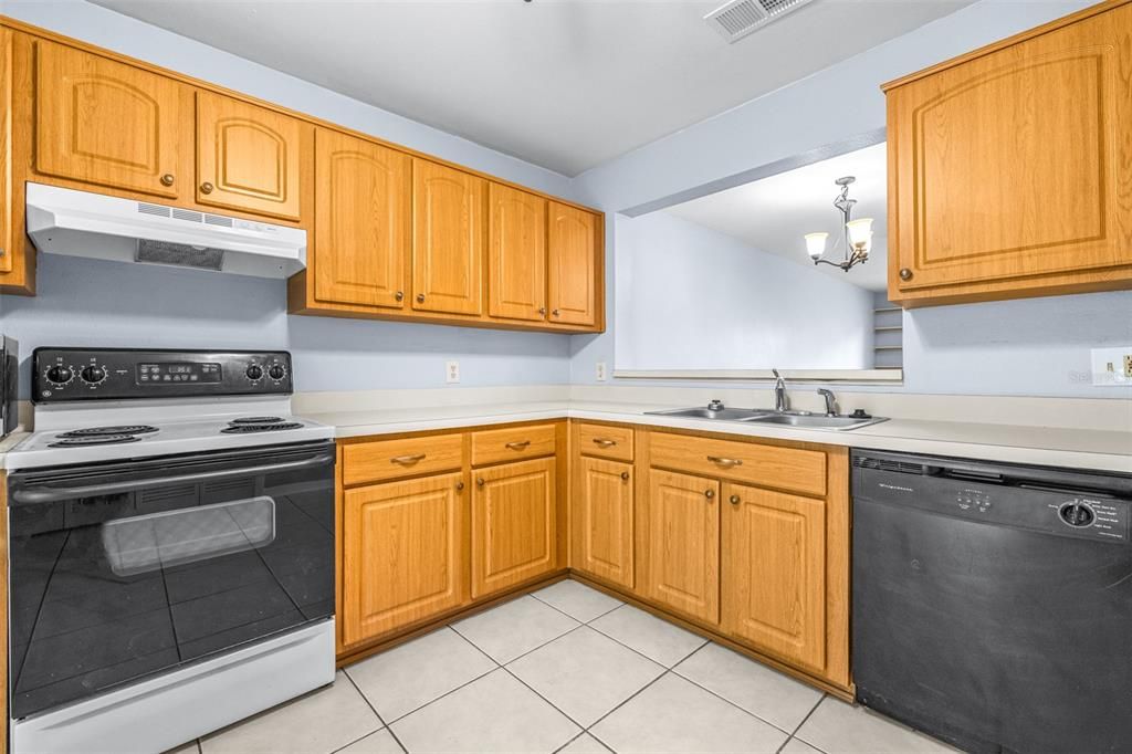 待售: $219,000 (2 贝兹, 2 浴室, 1185 平方英尺)