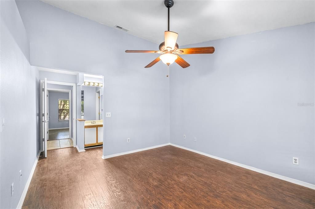 待售: $219,000 (2 贝兹, 2 浴室, 1185 平方英尺)