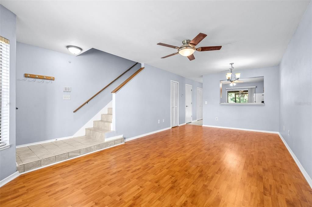 待售: $219,000 (2 贝兹, 2 浴室, 1185 平方英尺)