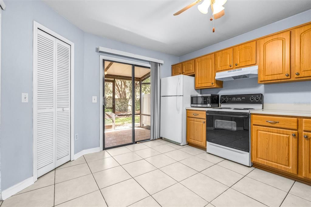 待售: $219,000 (2 贝兹, 2 浴室, 1185 平方英尺)