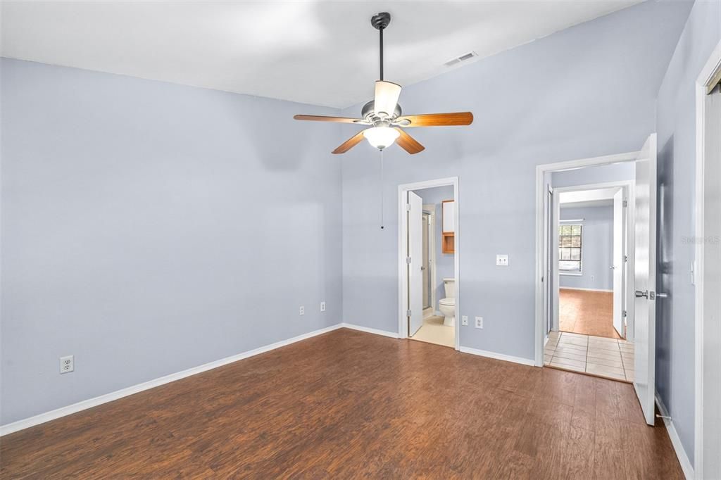 待售: $219,000 (2 贝兹, 2 浴室, 1185 平方英尺)