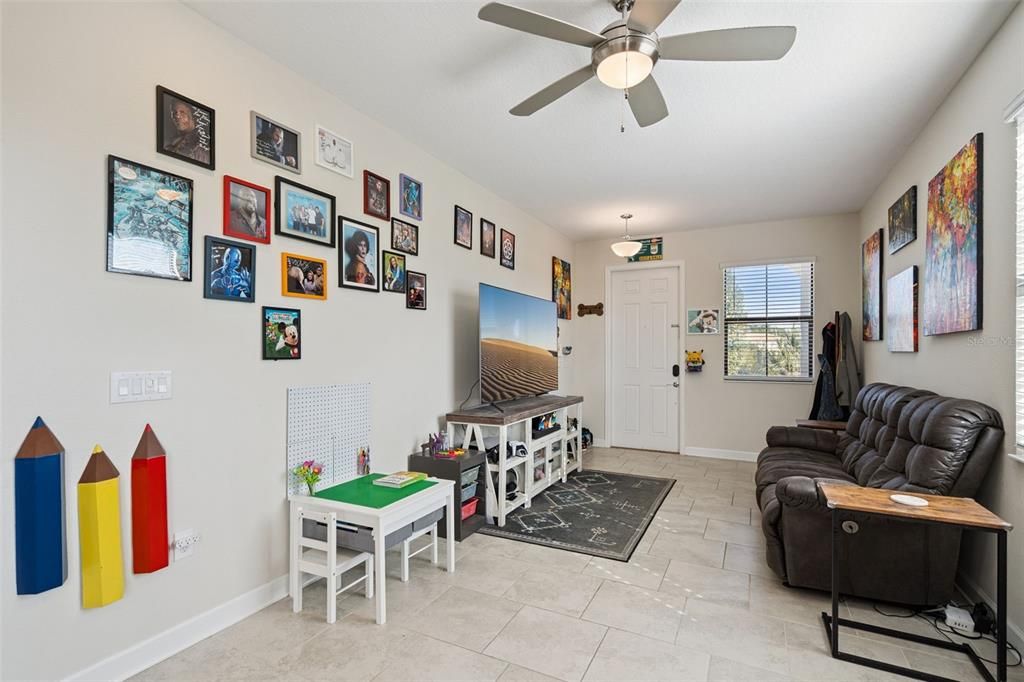 На продажу: $319,900 (3 спален, 2 ванн, 1881 Квадратных фут)