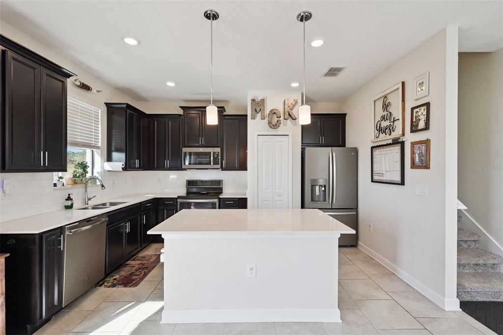 На продажу: $319,900 (3 спален, 2 ванн, 1881 Квадратных фут)