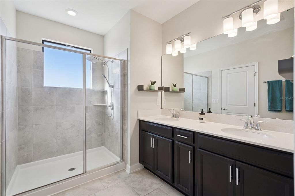 На продажу: $319,900 (3 спален, 2 ванн, 1881 Квадратных фут)