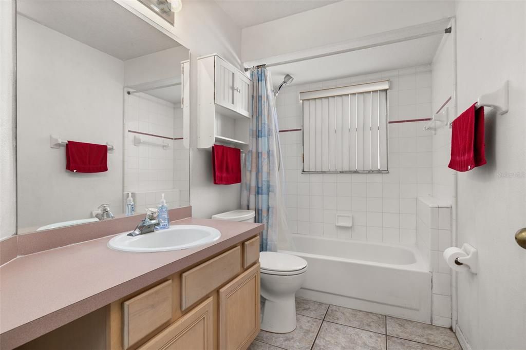 En Venta: $375,000 (3 camas, 2 baños, 1800 Pies cuadrados)