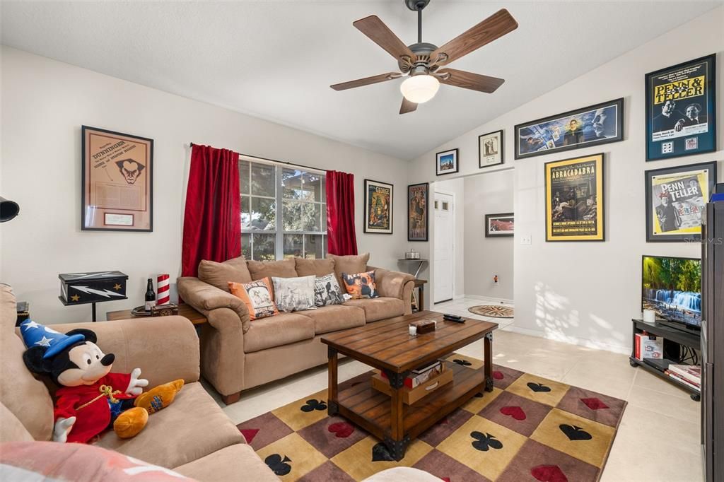 En Venta: $375,000 (3 camas, 2 baños, 1800 Pies cuadrados)