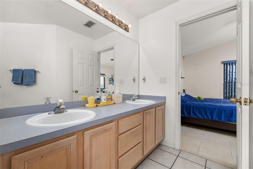 En Venta: $375,000 (3 camas, 2 baños, 1800 Pies cuadrados)