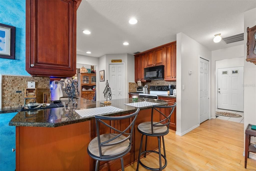 En Venta: $375,000 (3 camas, 2 baños, 1800 Pies cuadrados)