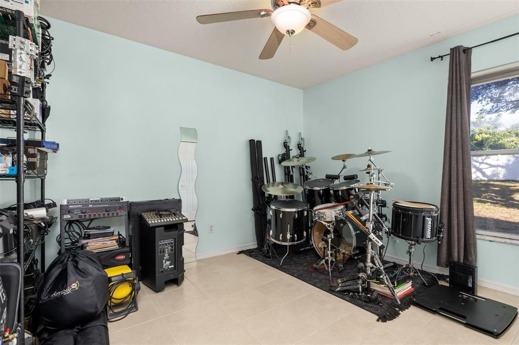 En Venta: $375,000 (3 camas, 2 baños, 1800 Pies cuadrados)