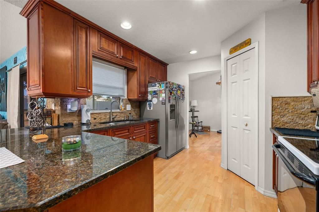 En Venta: $375,000 (3 camas, 2 baños, 1800 Pies cuadrados)