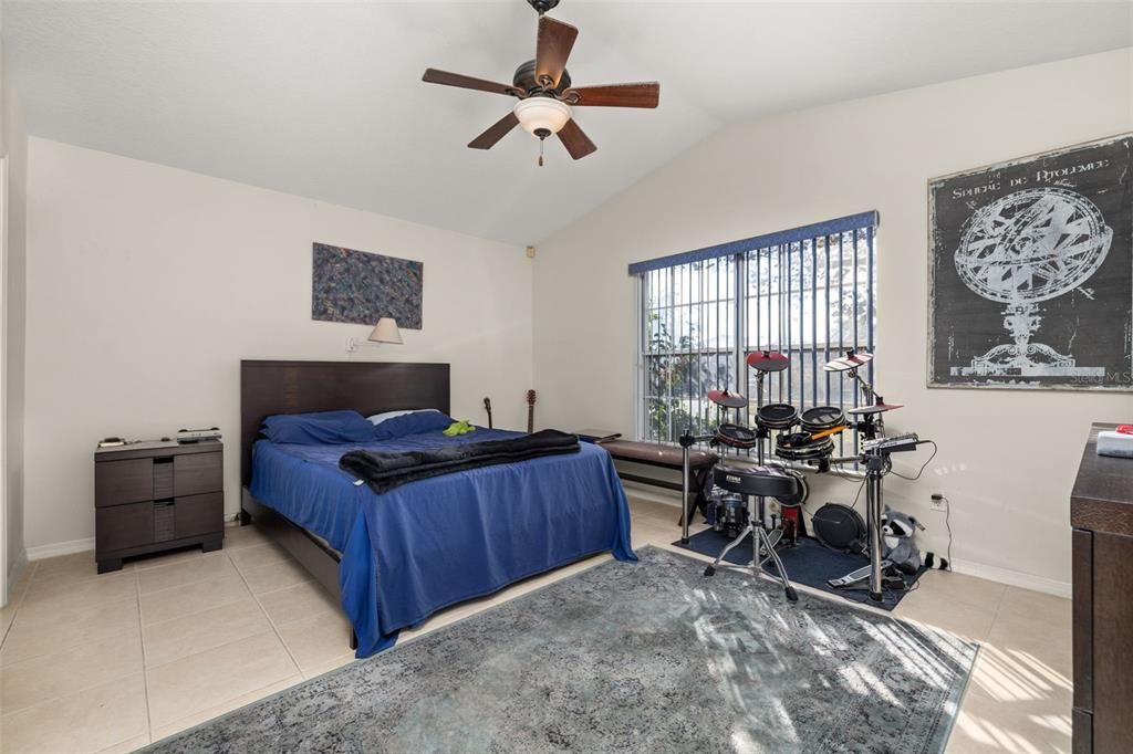 En Venta: $375,000 (3 camas, 2 baños, 1800 Pies cuadrados)