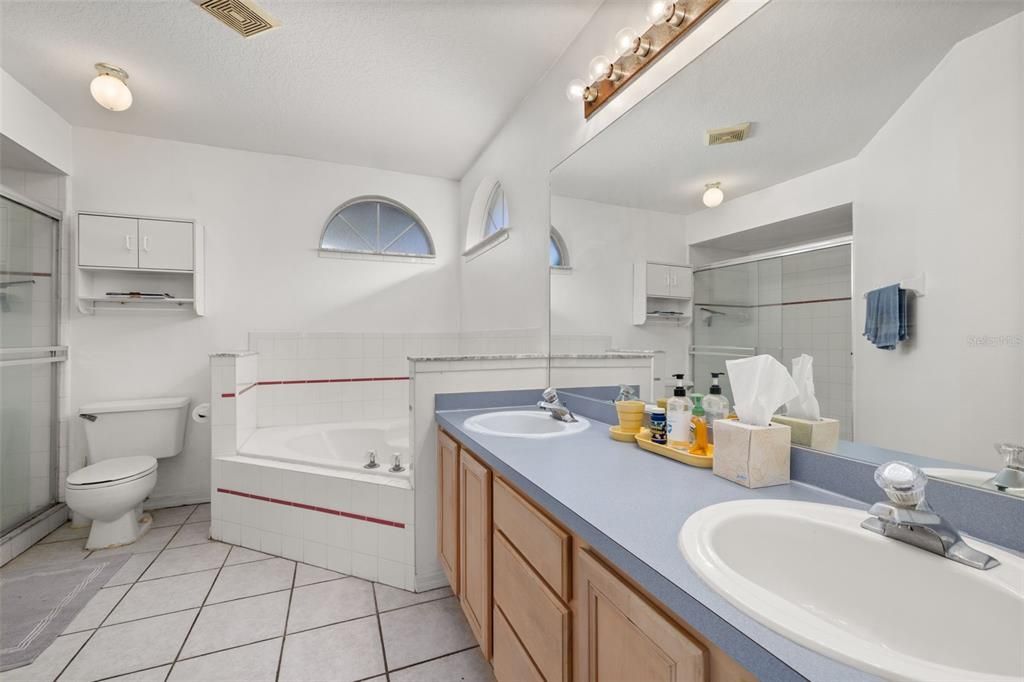 En Venta: $375,000 (3 camas, 2 baños, 1800 Pies cuadrados)