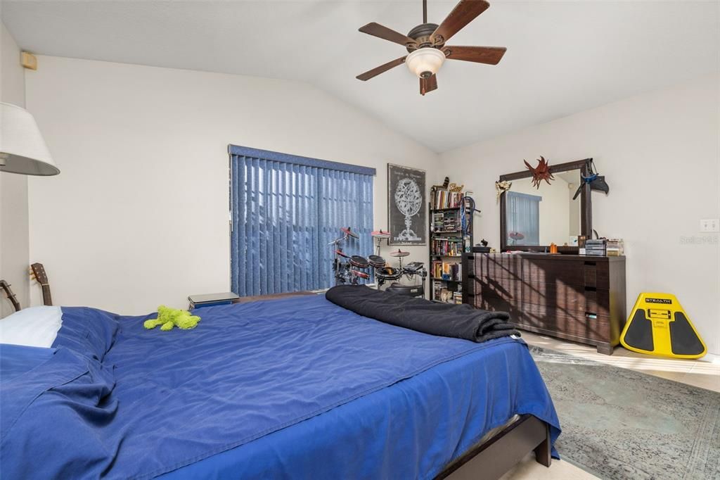 En Venta: $375,000 (3 camas, 2 baños, 1800 Pies cuadrados)