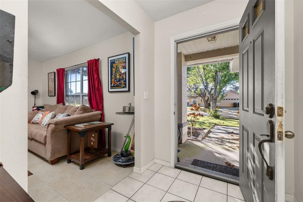 En Venta: $375,000 (3 camas, 2 baños, 1800 Pies cuadrados)