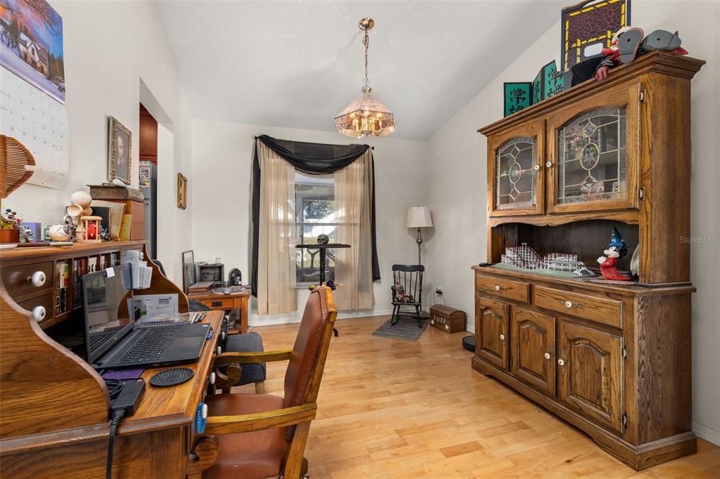 En Venta: $375,000 (3 camas, 2 baños, 1800 Pies cuadrados)