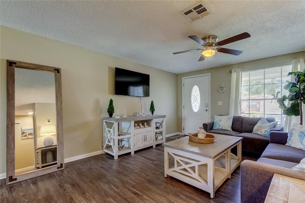 В аренду: $2,600 (3 спален, 2 ванн, 1262 Квадратных фут)