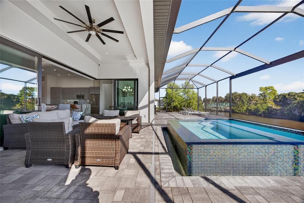 En Venta: $825,000 (3 camas, 2 baños, 2178 Pies cuadrados)