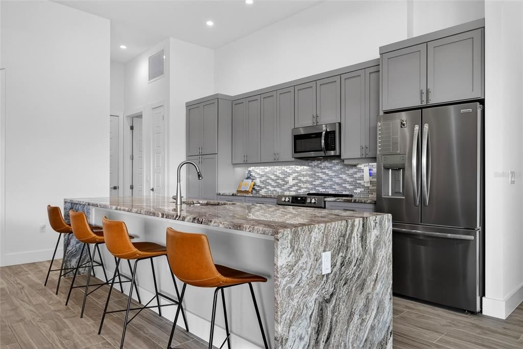 En Venta: $825,000 (3 camas, 2 baños, 2178 Pies cuadrados)