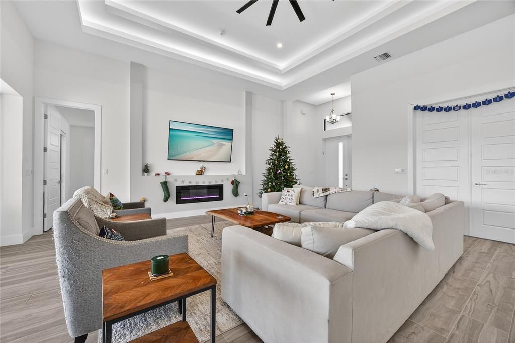 En Venta: $825,000 (3 camas, 2 baños, 2178 Pies cuadrados)