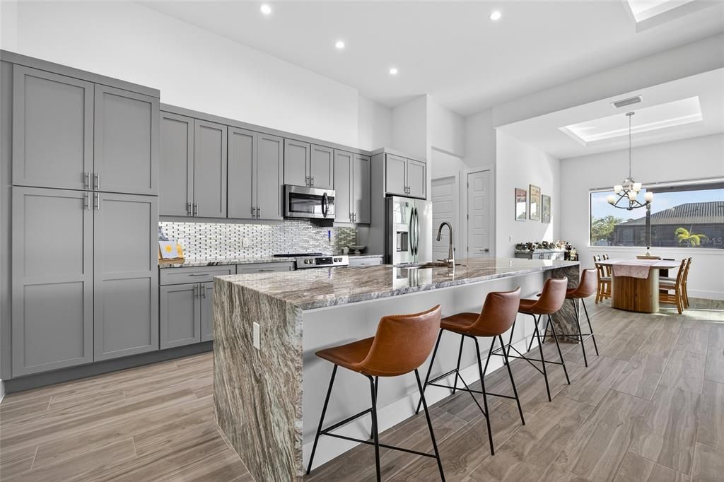 En Venta: $825,000 (3 camas, 2 baños, 2178 Pies cuadrados)