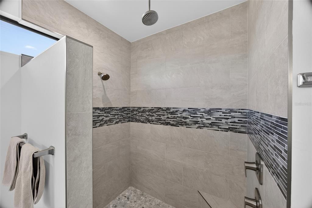 En Venta: $825,000 (3 camas, 2 baños, 2178 Pies cuadrados)