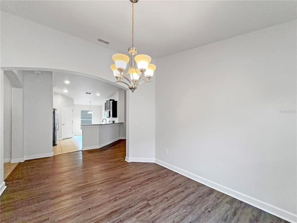 For Sale: $375,000 (4 beds, 3 baths, 1910 Square Feet)