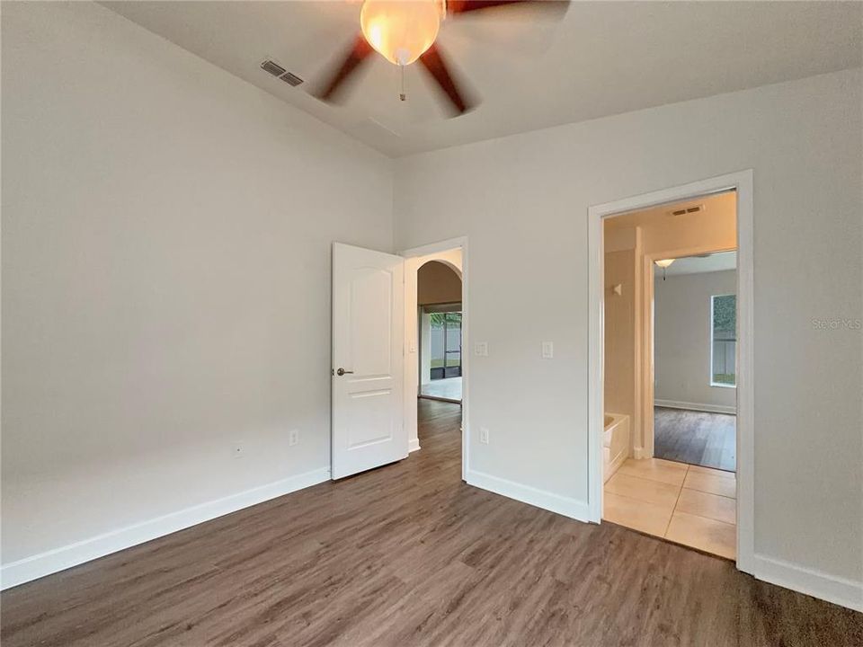 For Sale: $375,000 (4 beds, 3 baths, 1910 Square Feet)