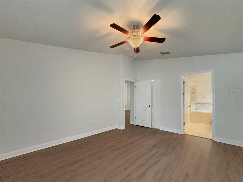 For Sale: $375,000 (4 beds, 3 baths, 1910 Square Feet)