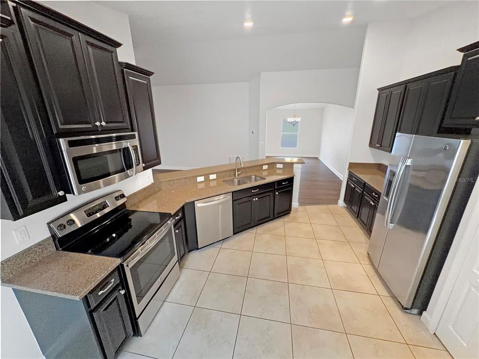 For Sale: $375,000 (4 beds, 3 baths, 1910 Square Feet)