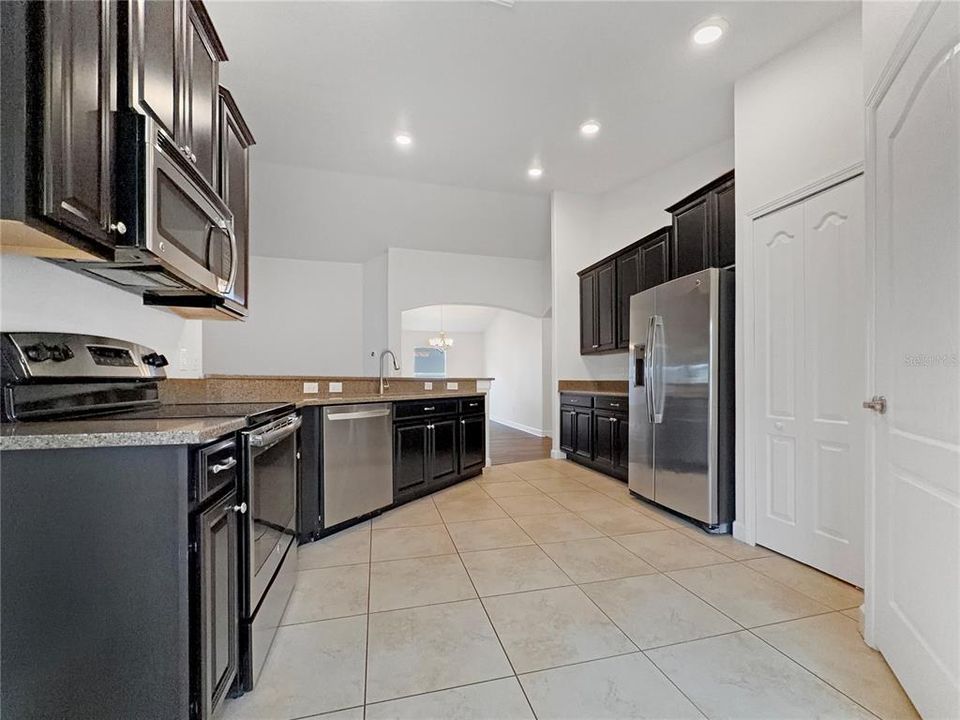 For Sale: $375,000 (4 beds, 3 baths, 1910 Square Feet)