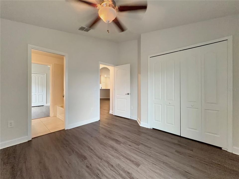 For Sale: $375,000 (4 beds, 3 baths, 1910 Square Feet)