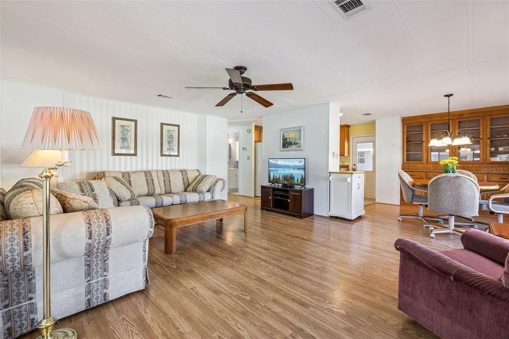 待售: $125,000 (2 贝兹, 2 浴室, 1168 平方英尺)