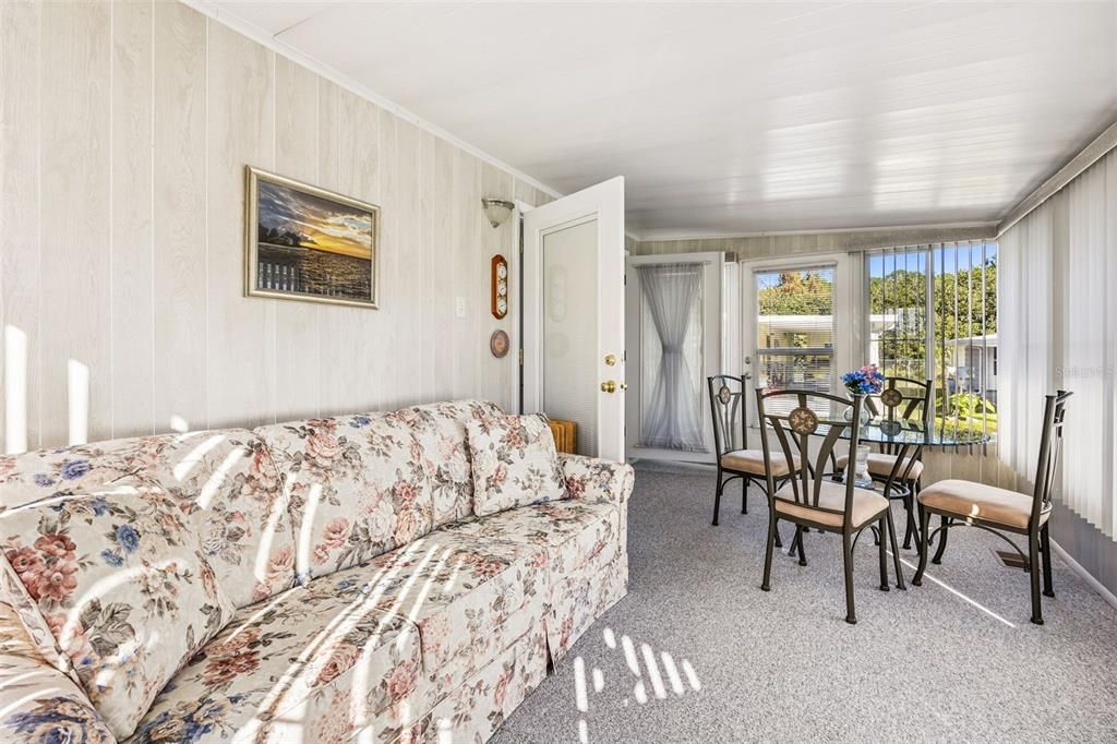 待售: $125,000 (2 贝兹, 2 浴室, 1168 平方英尺)