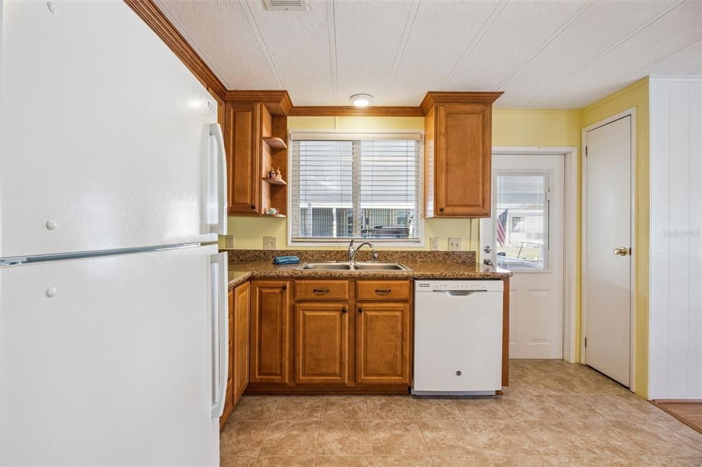 待售: $125,000 (2 贝兹, 2 浴室, 1168 平方英尺)