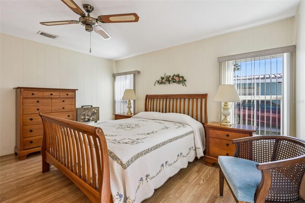 待售: $125,000 (2 贝兹, 2 浴室, 1168 平方英尺)