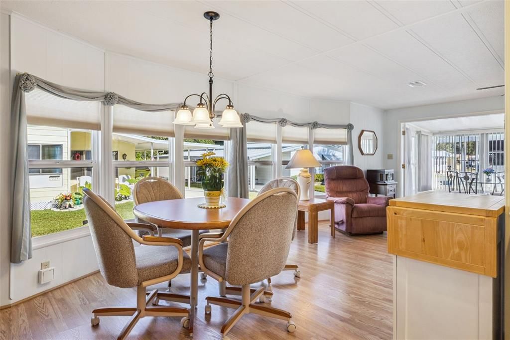 待售: $125,000 (2 贝兹, 2 浴室, 1168 平方英尺)