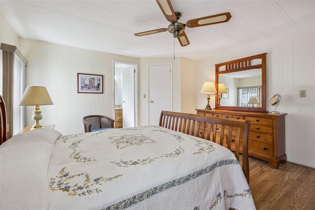 待售: $125,000 (2 贝兹, 2 浴室, 1168 平方英尺)