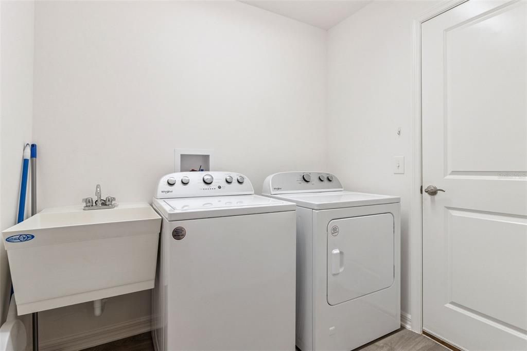 На продажу: $349,900 (3 спален, 2 ванн, 1361 Квадратных фут)