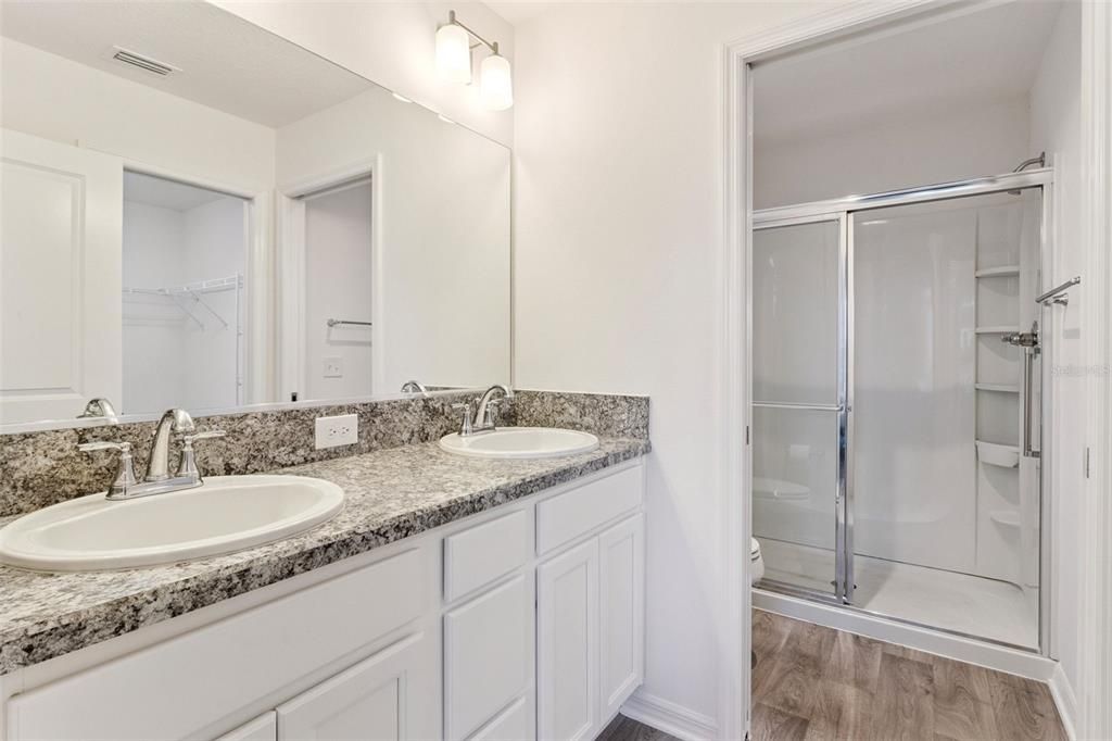 На продажу: $349,900 (3 спален, 2 ванн, 1361 Квадратных фут)