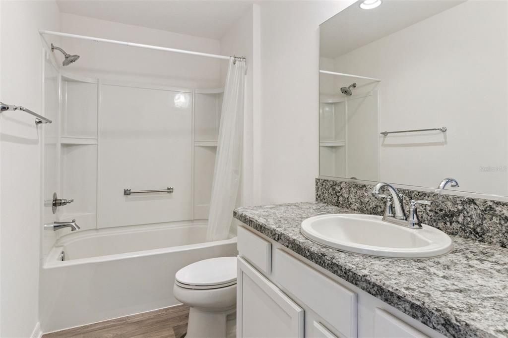 На продажу: $349,900 (3 спален, 2 ванн, 1361 Квадратных фут)