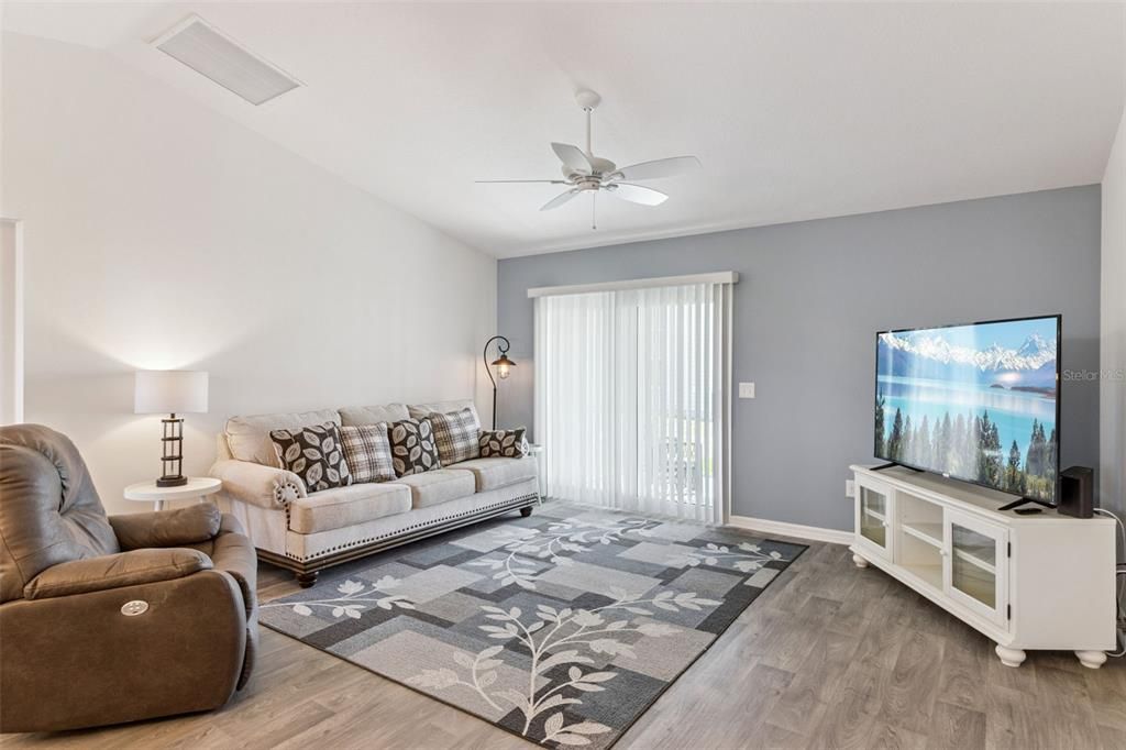 На продажу: $349,900 (3 спален, 2 ванн, 1361 Квадратных фут)