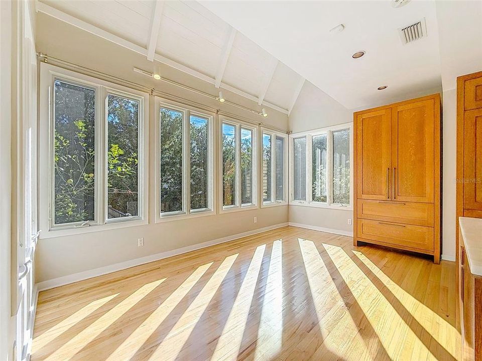 For Rent: $6,200 (4 beds, 3 baths, 3091 Square Feet)