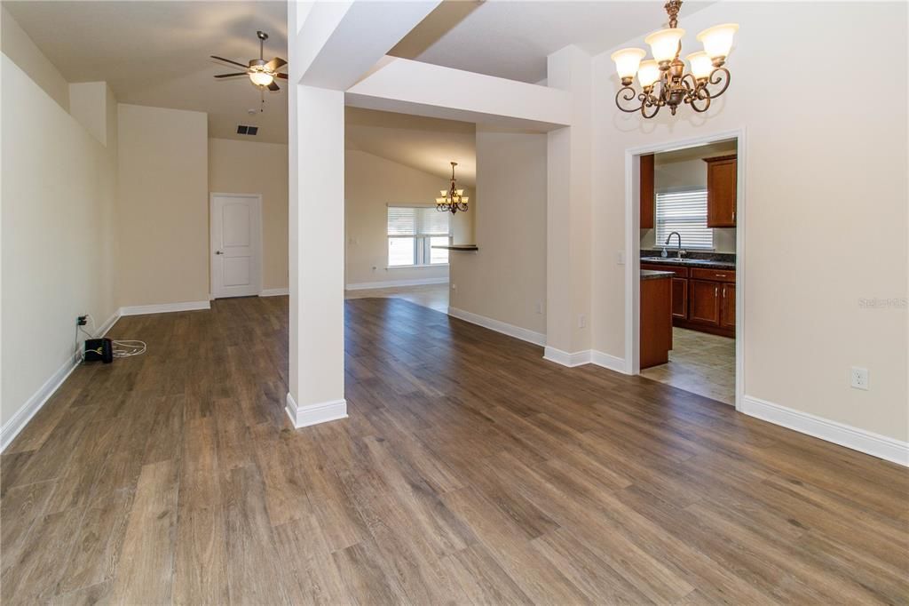 待售: $340,000 (3 贝兹, 2 浴室, 1951 平方英尺)