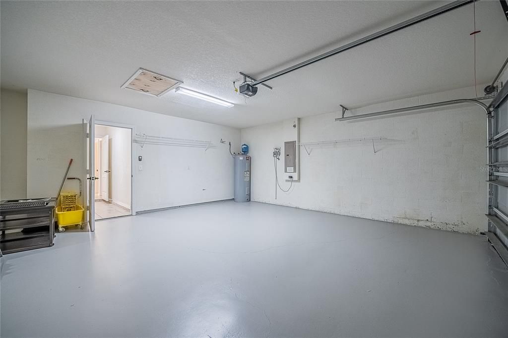 En Venta: $295,000 (4 camas, 2 baños, 1715 Pies cuadrados)